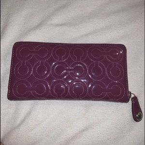 🌺AUTHENTIC COACH PATENT LEATHER EMBOSSED WALLET🌺